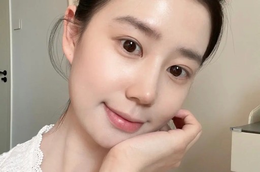 军官给女特务授课竟趁机大发女特务惨了