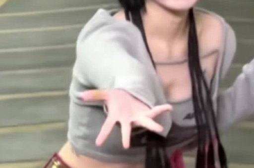 央视表态后给冯小刚走面的韩红底裤都被扒没了
