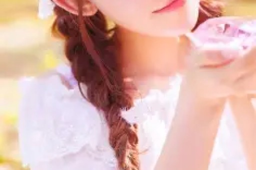 看宋雨琦穿短裙出席活动对长辈90度鞠躬才懂她火都是有原因的